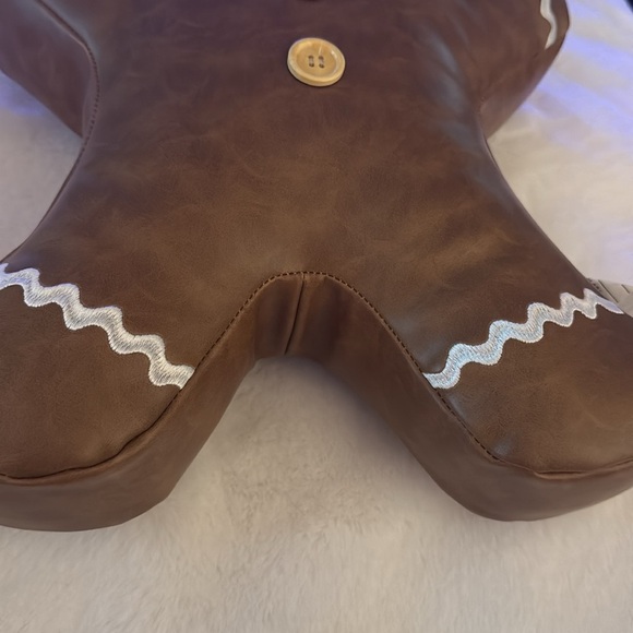 Aspen Christmas gingerbread man faux leather pillow - Picture 3 of 14